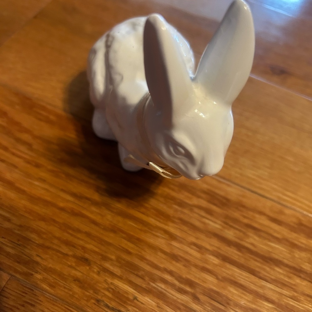 Bundle of 6 Easter decorations. NWT plush bunny rabbit. Avon egg tin. 5 ceramics - Picture 3 of 11